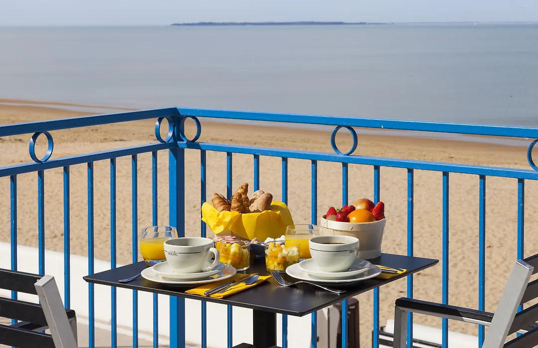 Les Flots - Hôtel et Restaurant face à l'océan - Châtelaillon-Plage-1